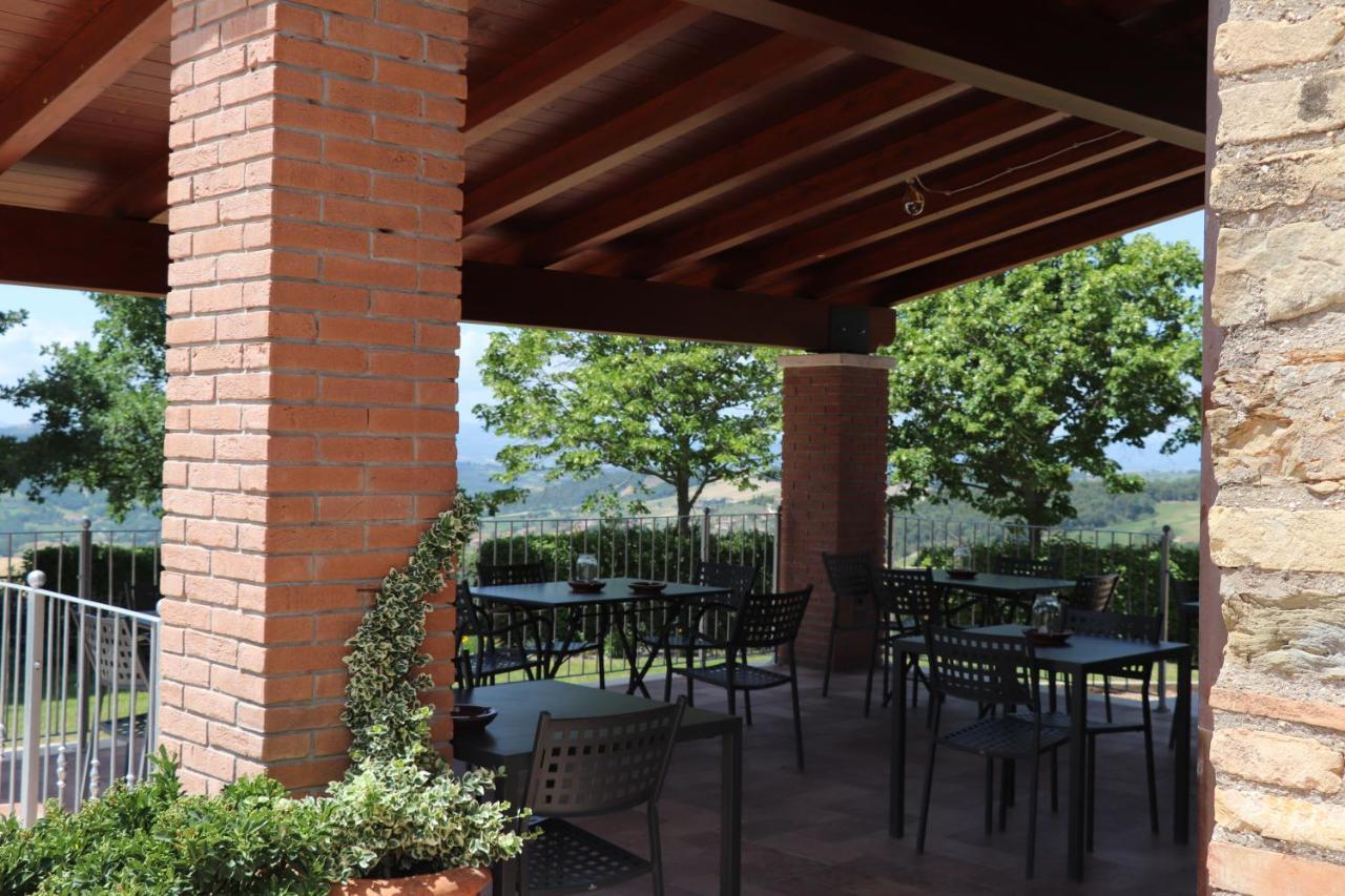 La Corte Dei Banchetti Gualdo Cattaneo Bagian luar foto
