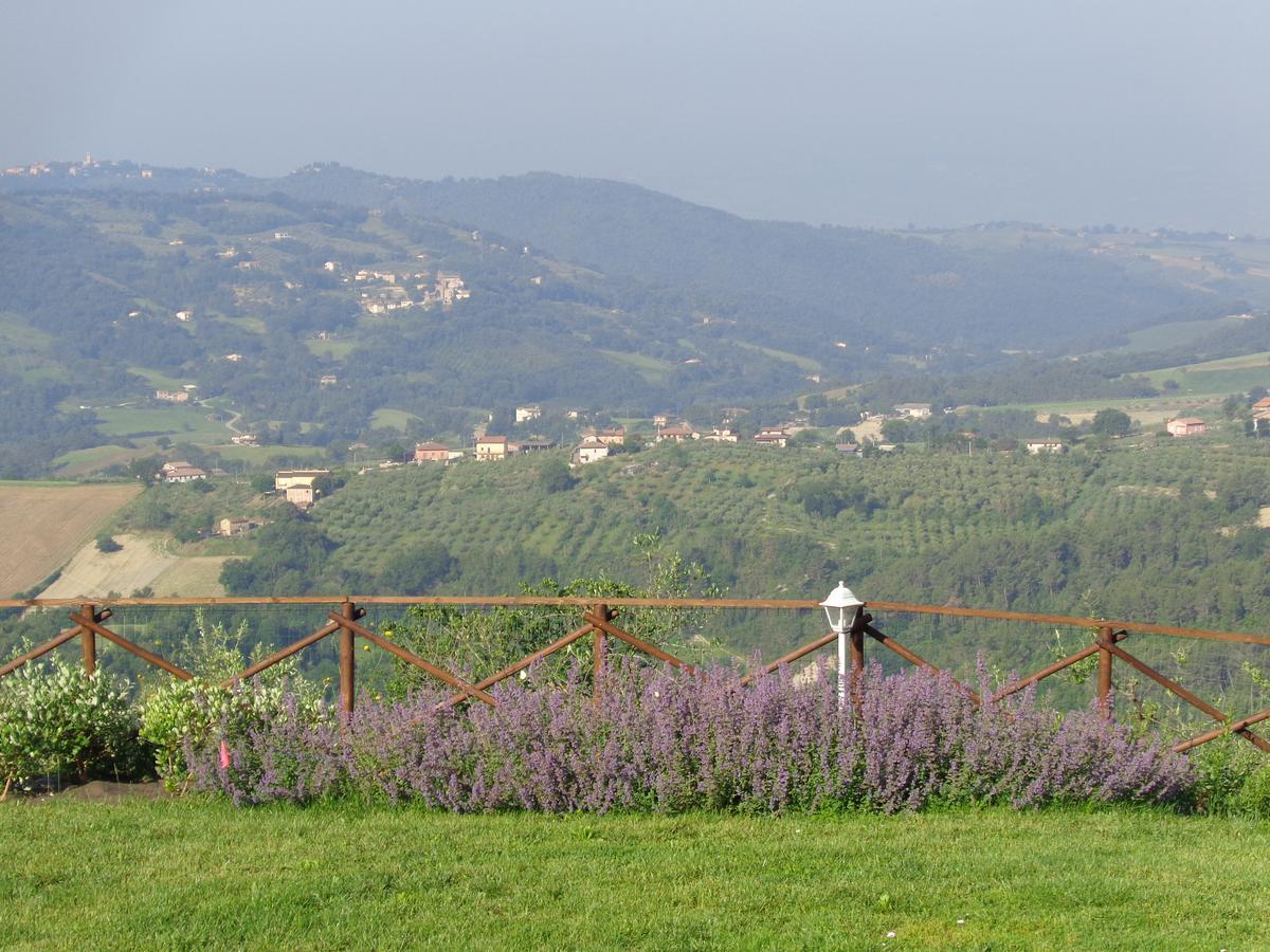 La Corte Dei Banchetti Gualdo Cattaneo Bagian luar foto